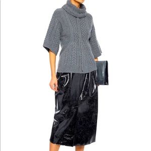 4
STELLA MCCARTNEY
Cable-knit wool and 🦙 sweater